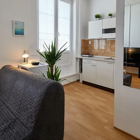 Sunrise Apartment *